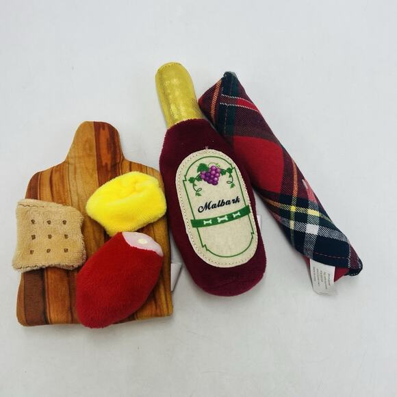 Charcuterie Board Plush Dog Toy Crinkle Squeakers Walgreens NWOT - Picture 1 of 2